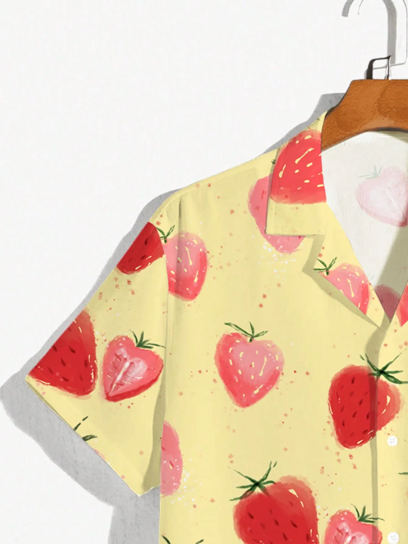 Manfinity Chillmode Manfinity Chillmode Strawberry Tropical Fruit Holiday Printed Men's Hawaiian Summer Beach Shirt