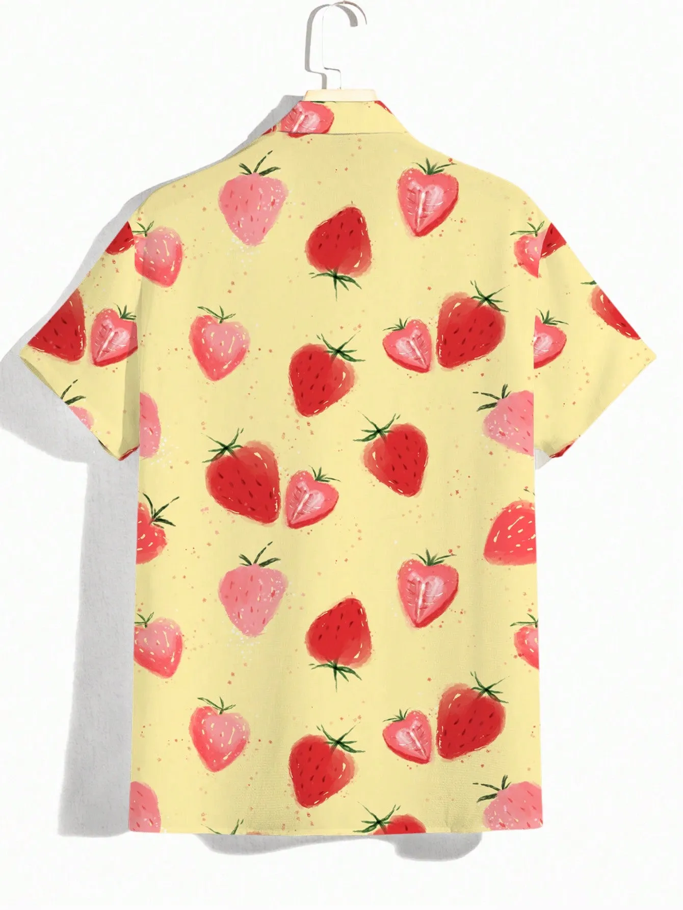 Manfinity Chillmode Manfinity Chillmode Strawberry Tropical Fruit Holiday Printed Men's Hawaiian Summer Beach Shirt